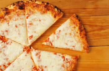 How Many Calories Is In A Slice Of Cheese Pizza?